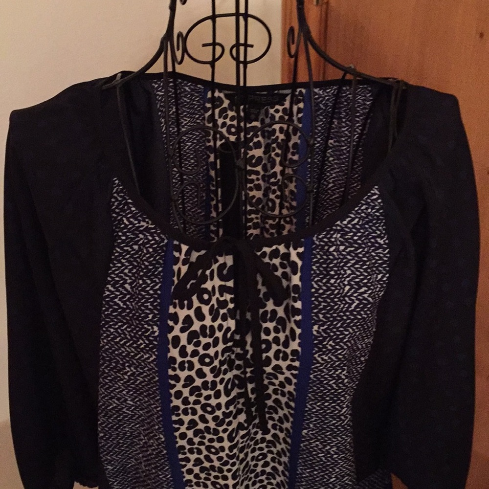 Express Blouse🦋 - Picture 2 of 7